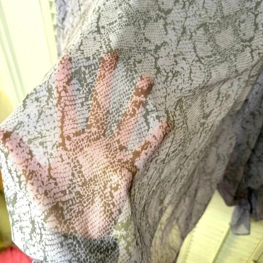 Lavender snake print sheer top - Picture 6 of 6